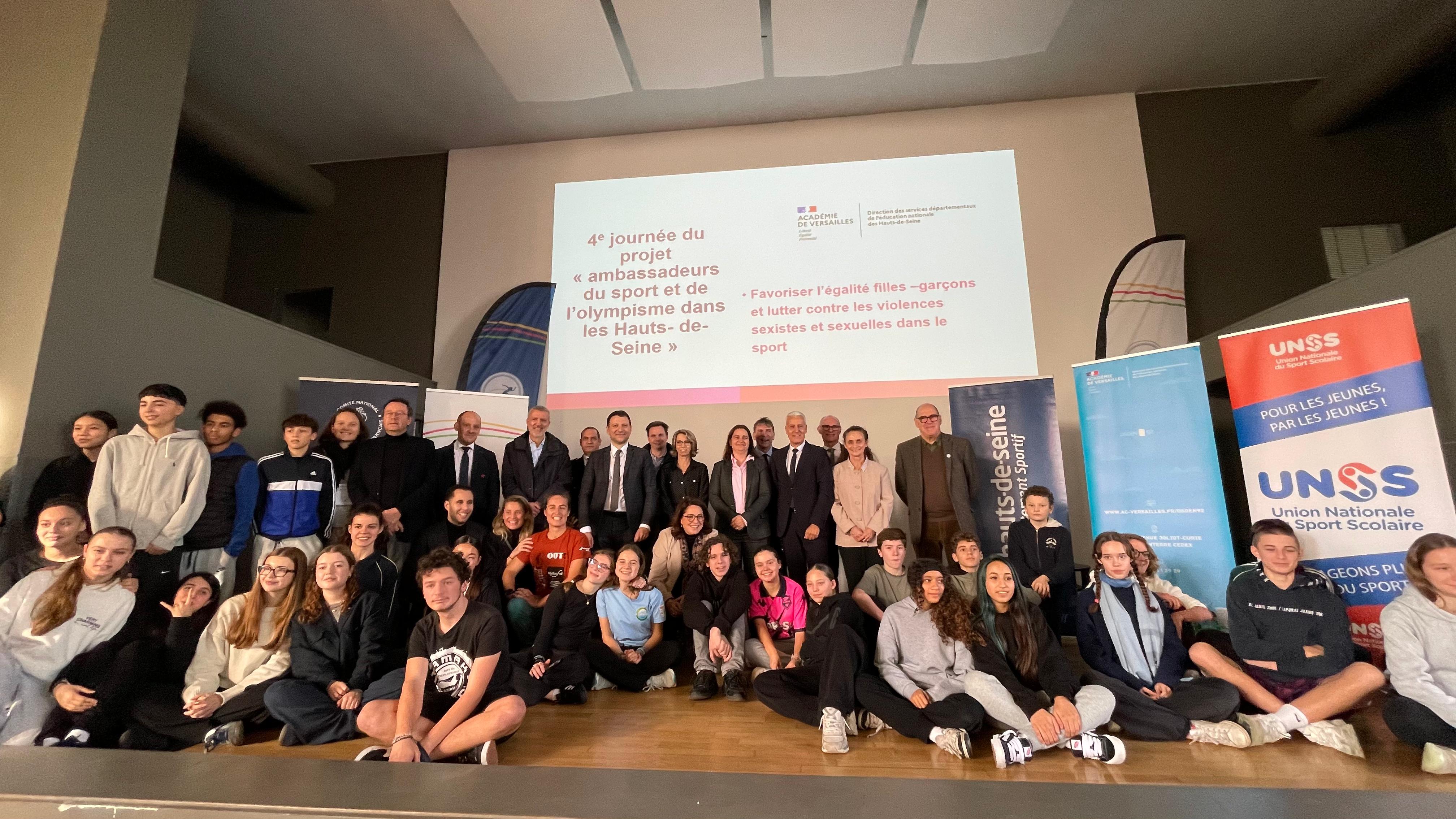 Photo des ambassadeurs et des institutionnels pendant la 4ème journée ambassadeur